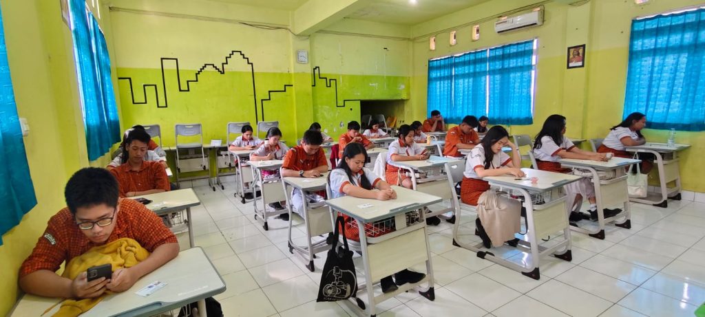 suasana ujian sekolah